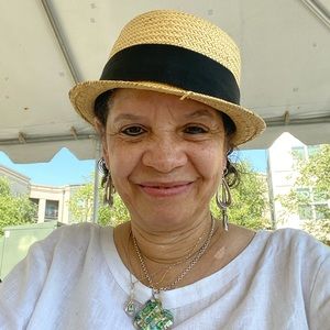 Meet your Posher, Carolyn